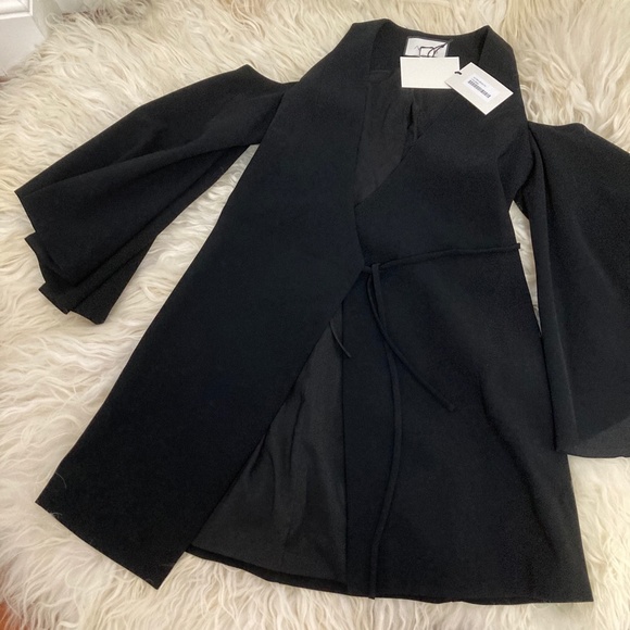 ALEXIS Tyra V-Neck Cold-Shoulder Crepe Dress - Picture 4 of 12